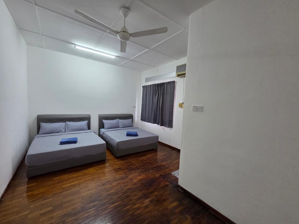 Bed, Photo of the whole room, Bedroom, air conditioner