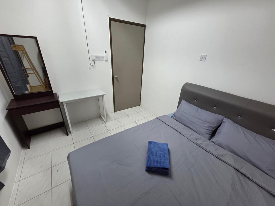 Bed, Photo of the whole room, Bedroom, towels, wardrobe