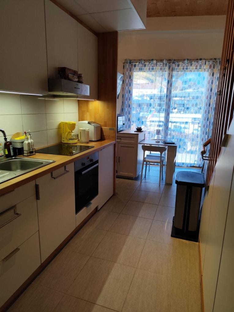 Kitchen or kitchenette, Dining area, oven, stove