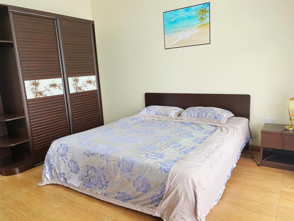 Bed, wardrobe