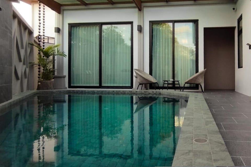 Pool view, Swimming pool, sunbed