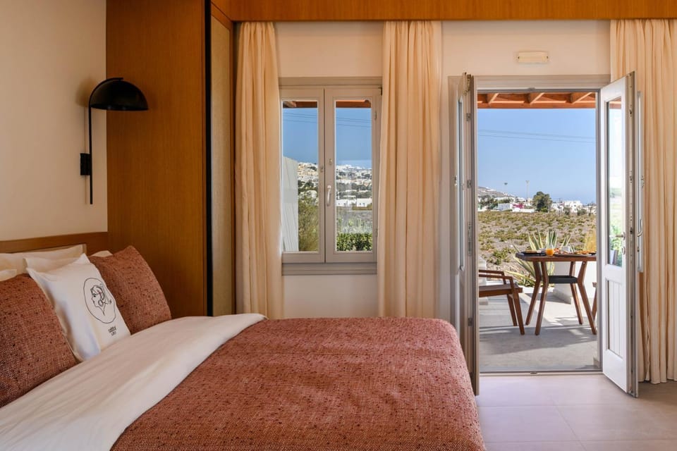 Bed, Natural landscape, View (from property/room), Balcony/Terrace, Photo of the whole room, Seating area, Dining area, Bedroom