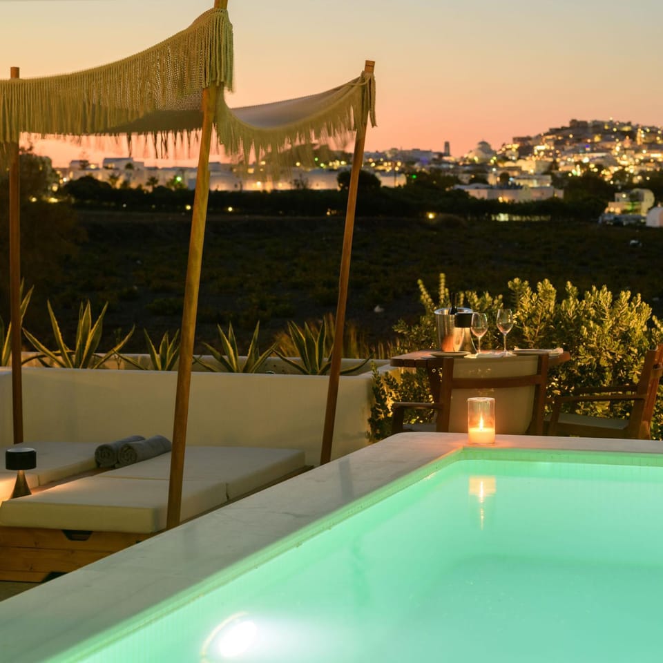 Natural landscape, View (from property/room), Balcony/Terrace, Swimming pool, sunbed