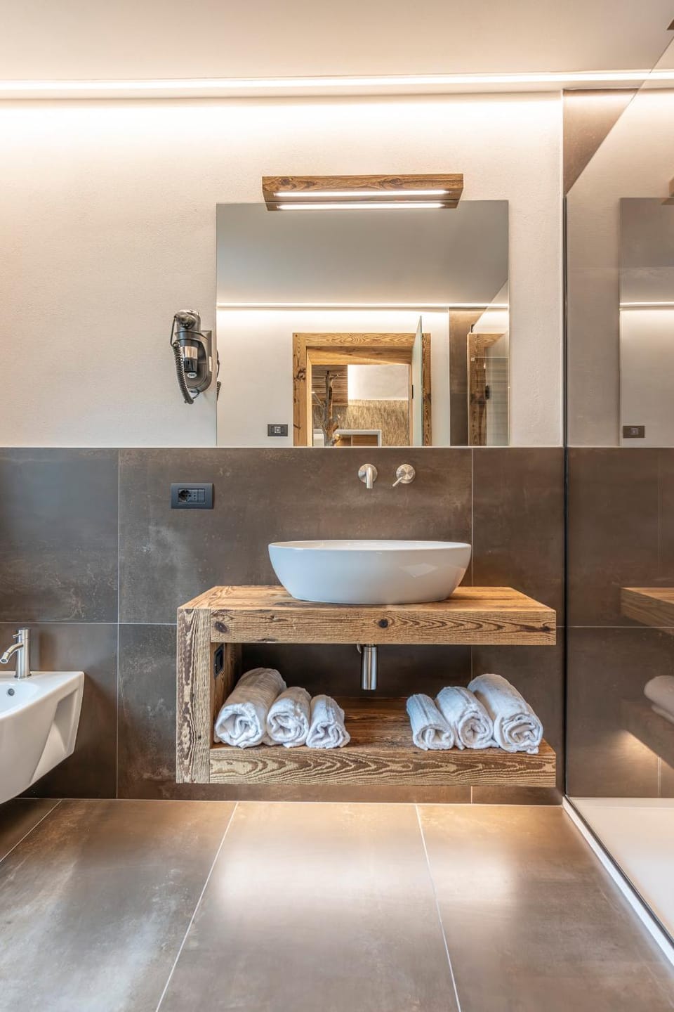 Bathroom, towels