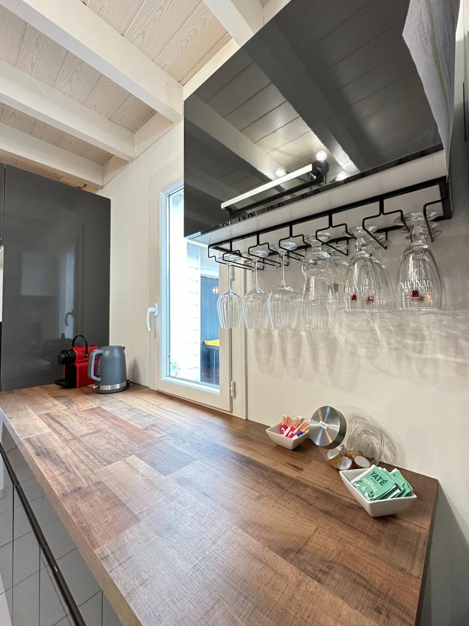 Coffee/tea facilities, minibar