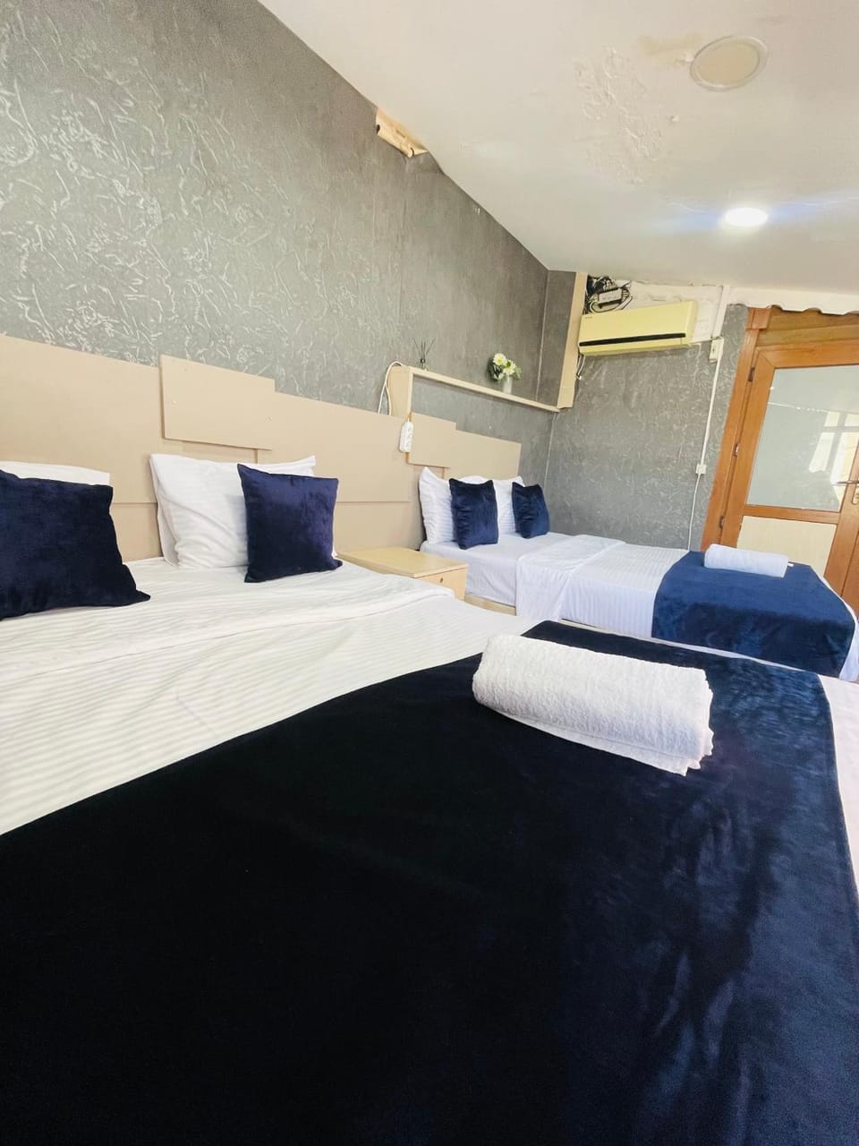 Bed, Living room, Photo of the whole room, Bedroom, towels