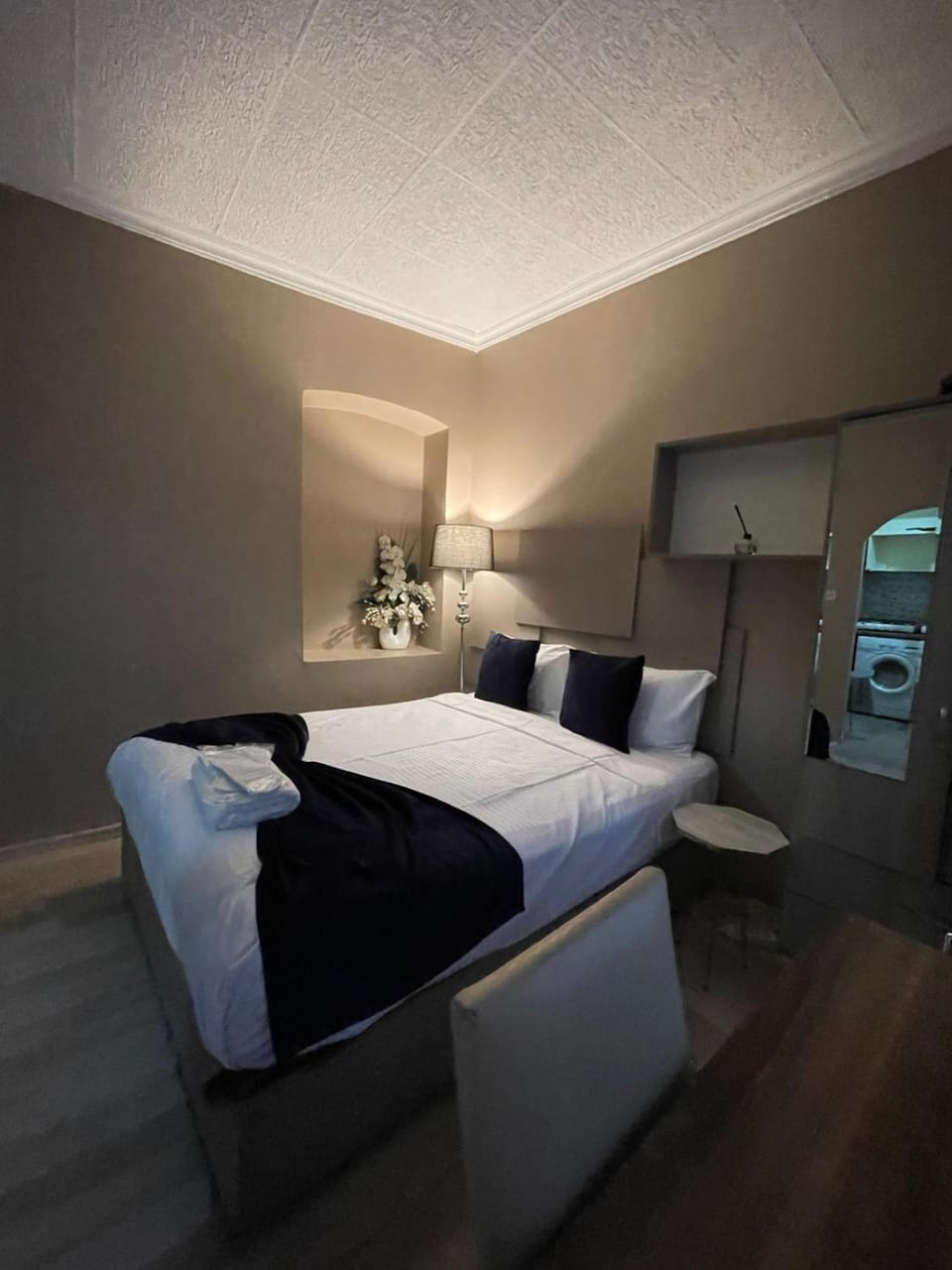 Bed, Living room, Photo of the whole room