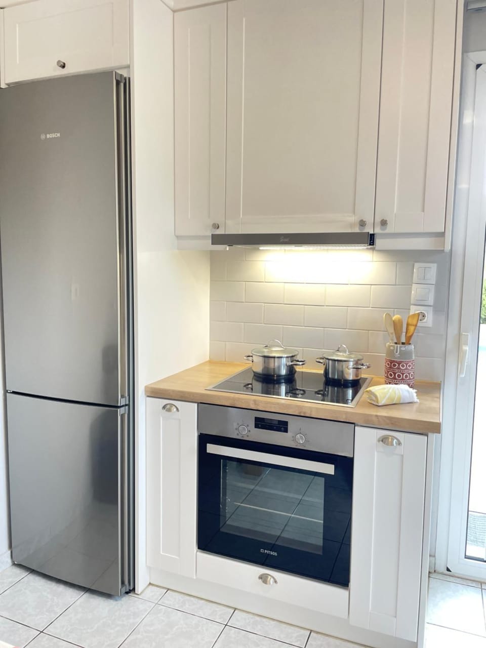 Kitchen or kitchenette, oven, stove