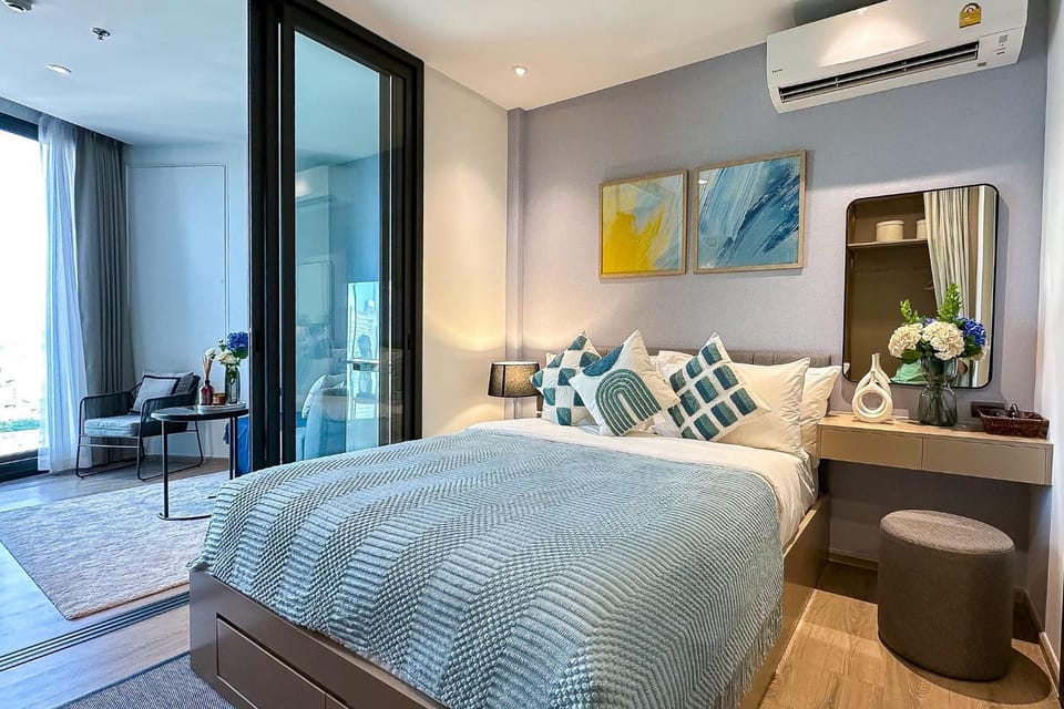 Seating area, Bedroom