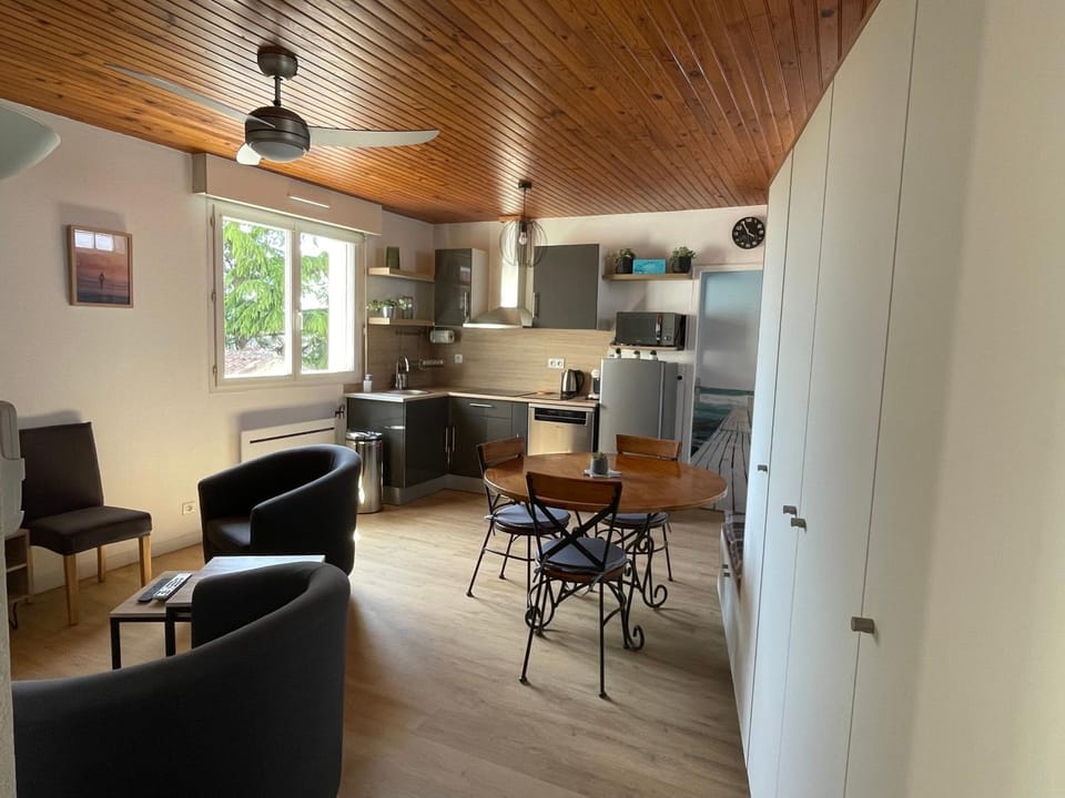 Kitchen or kitchenette, Living room, Dining area