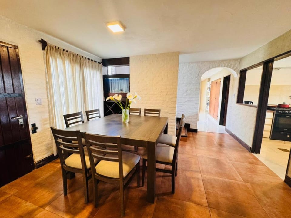 Casa 11 personas en el corazón de Güemes, playa grande House in Mar del Plata