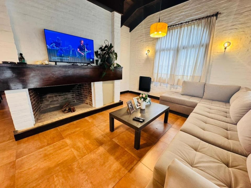 Casa 11 personas en el corazón de Güemes, playa grande House in Mar del Plata