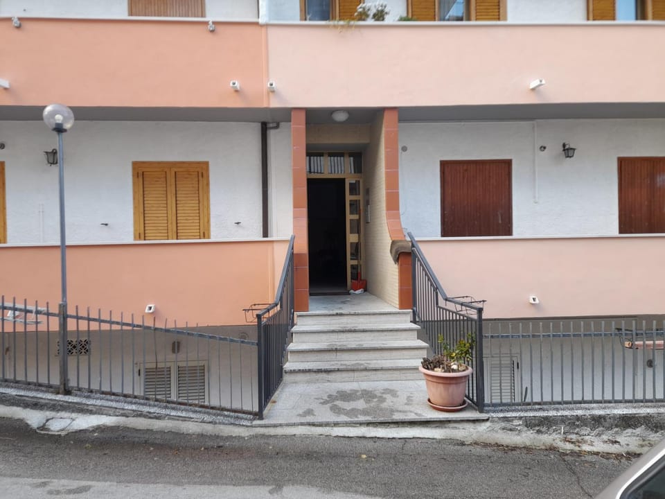 Property building, Facade/entrance, acessibility
