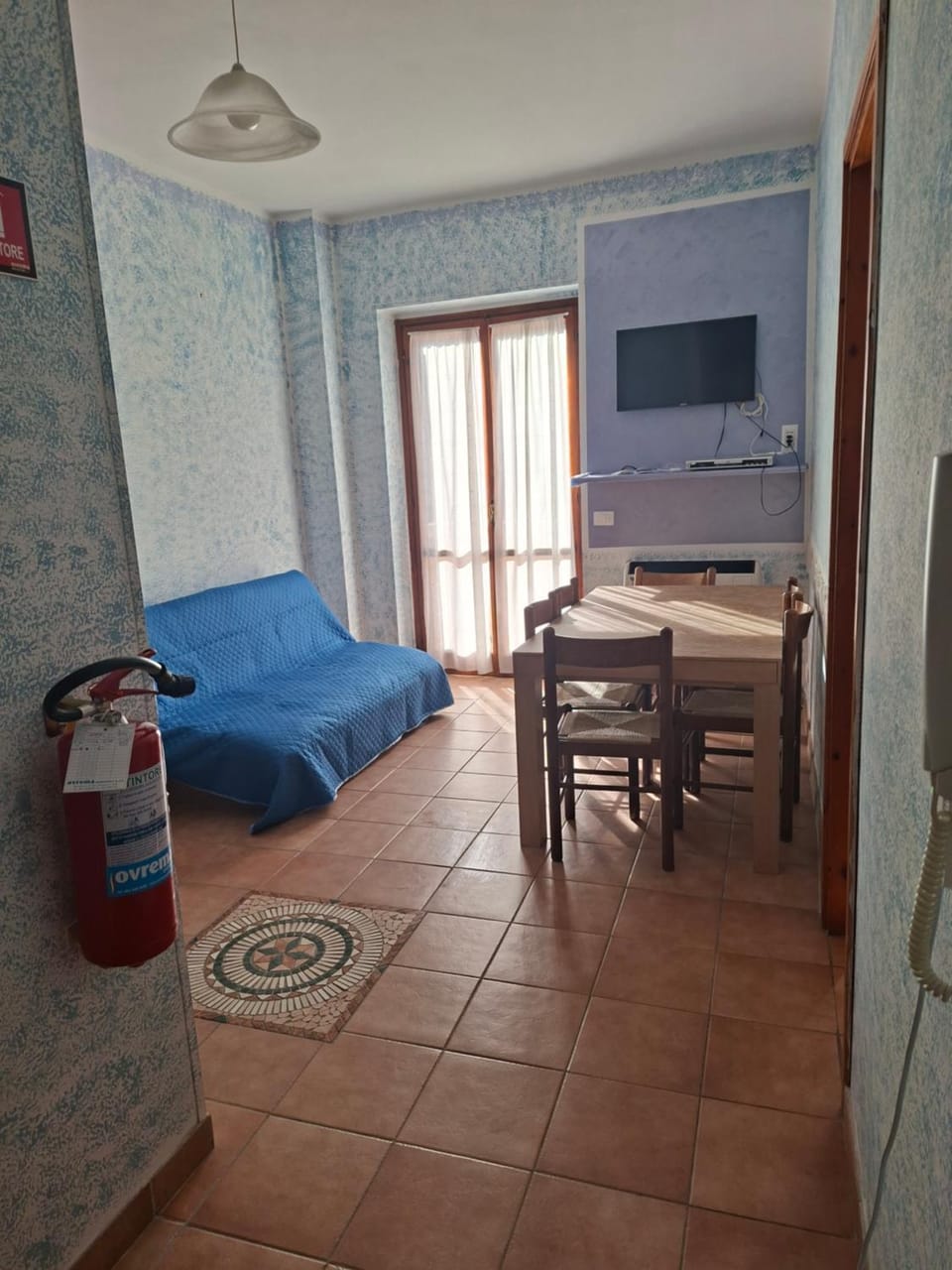 Bed, TV and multimedia, Living room, Dining area