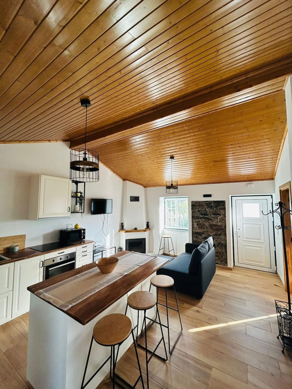 TV and multimedia, Living room, Dining area