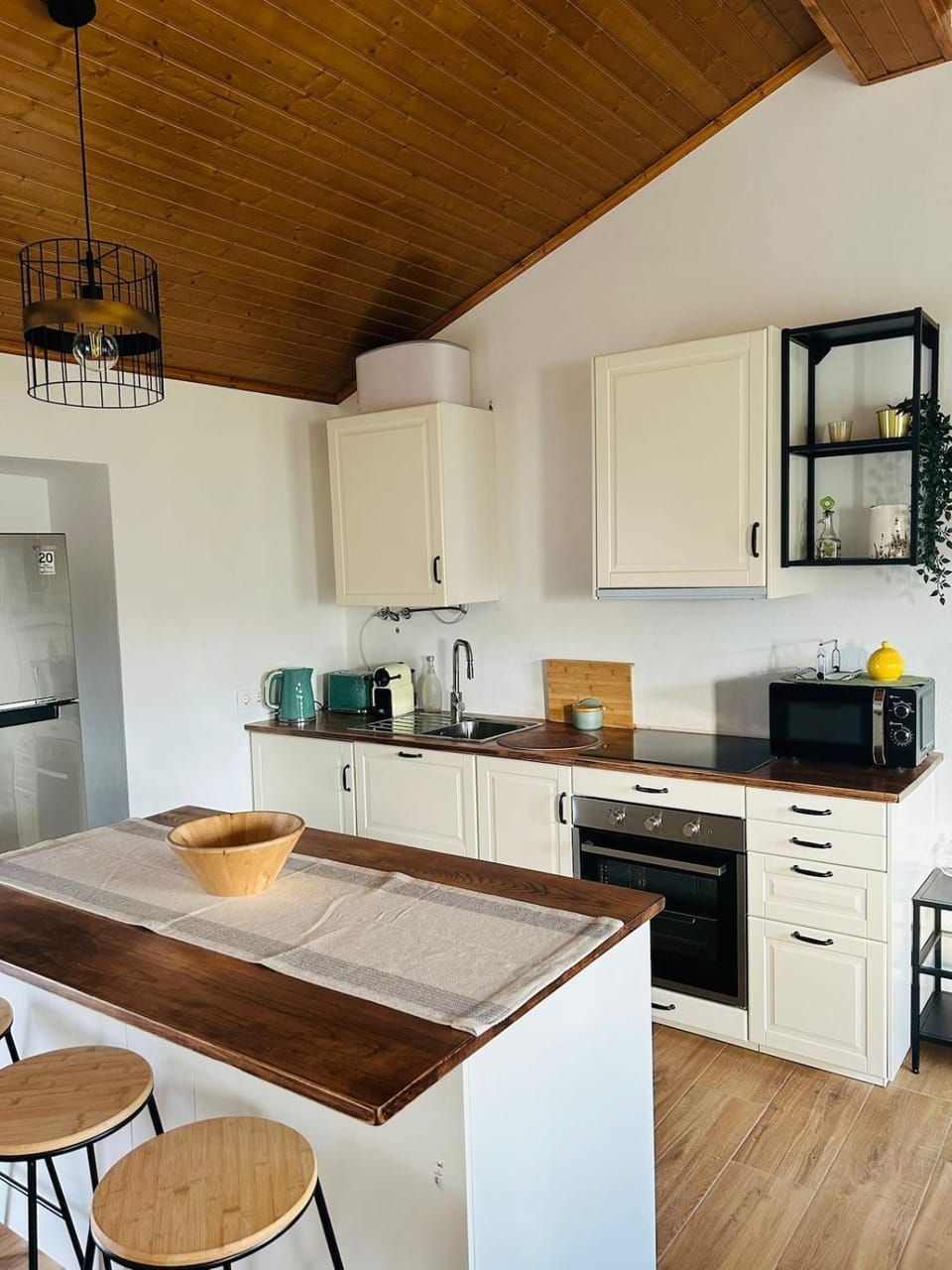 Kitchen or kitchenette, Dining area, oven, stove, toaster