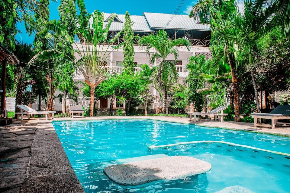 Swimming pool