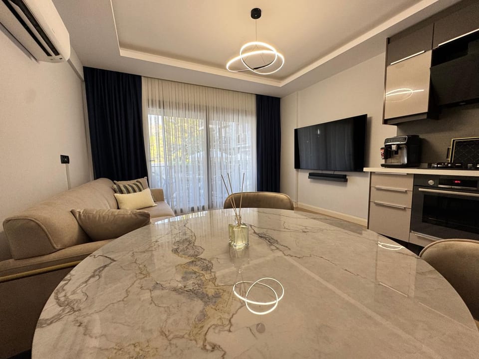 TV and multimedia, Living room, Seating area, Dining area, air conditioner