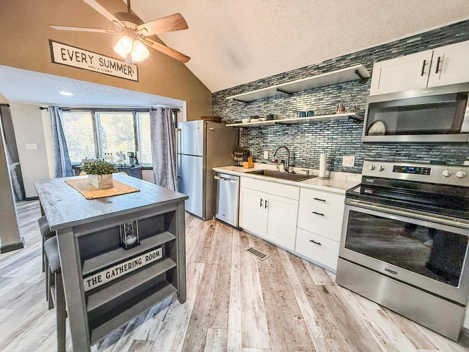 Lakefront Home-3BD25BADockGrillFirepitPool House in Osage Beach