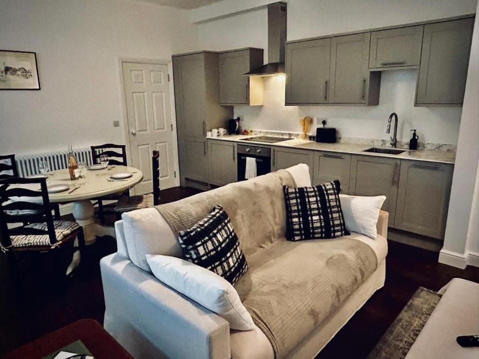 Kitchen or kitchenette, Living room, Seating area