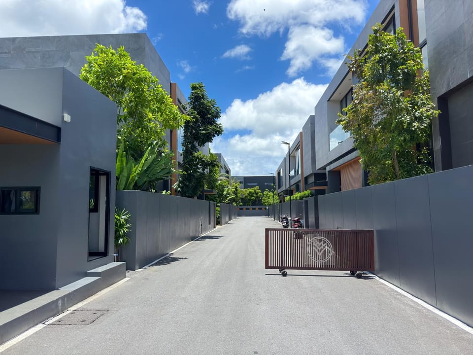 Property building, Day, Neighbourhood, Street view