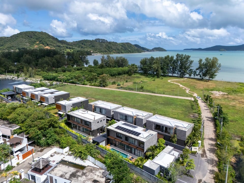 Neighbourhood, Bird's eye view, Mountain view, Sea view, Location