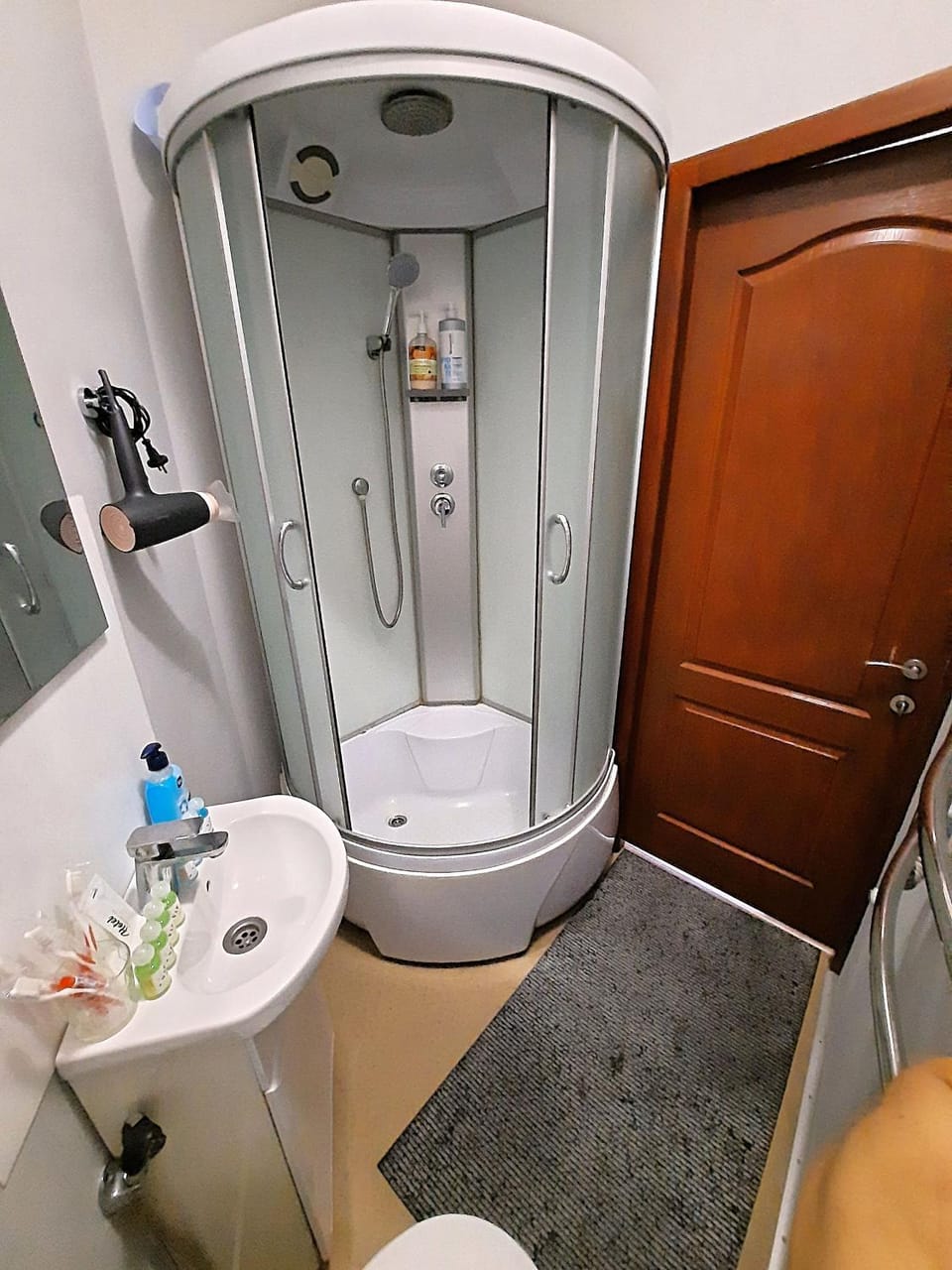 Shower, Toilet, Bathroom, hair dryier