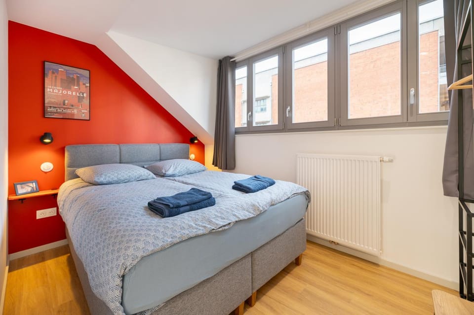 Bed, Photo of the whole room, Bedroom, towels, wardrobe