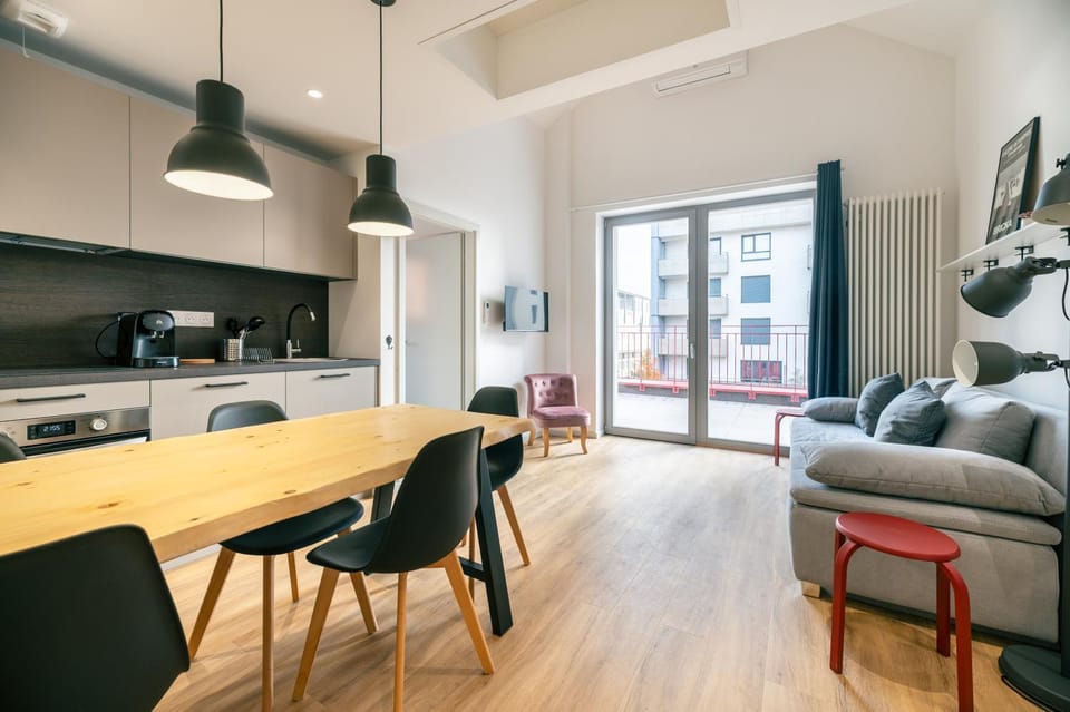 Kitchen or kitchenette, Living room, Seating area, Dining area, stove