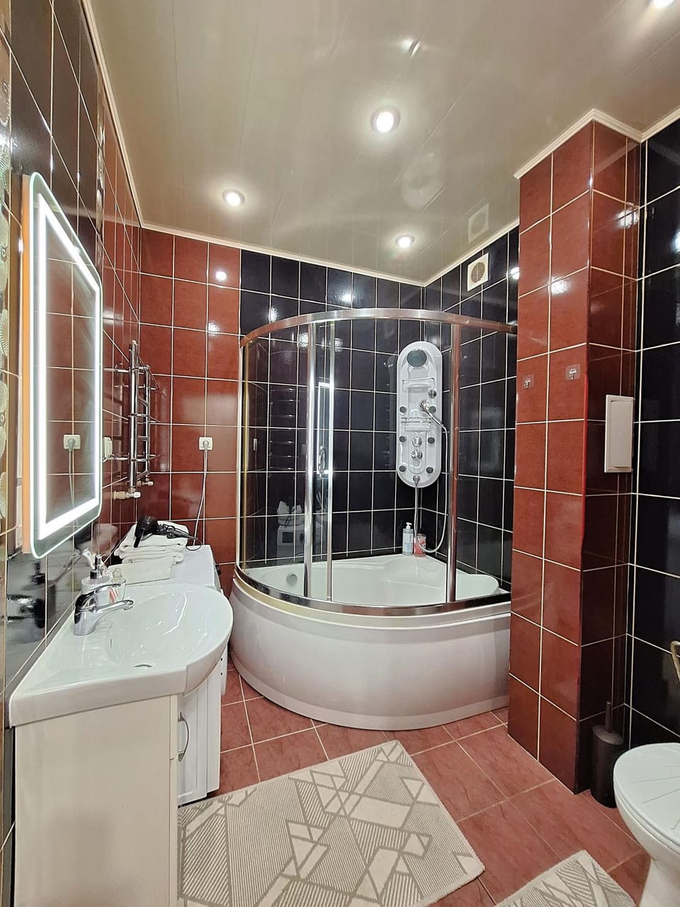 Shower, Toilet, Bathroom, Bath, towels