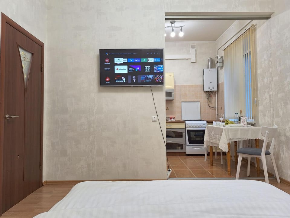 Bed, TV and multimedia, Kitchen or kitchenette, Photo of the whole room, Dining area, Bedroom, internet, internet, internet