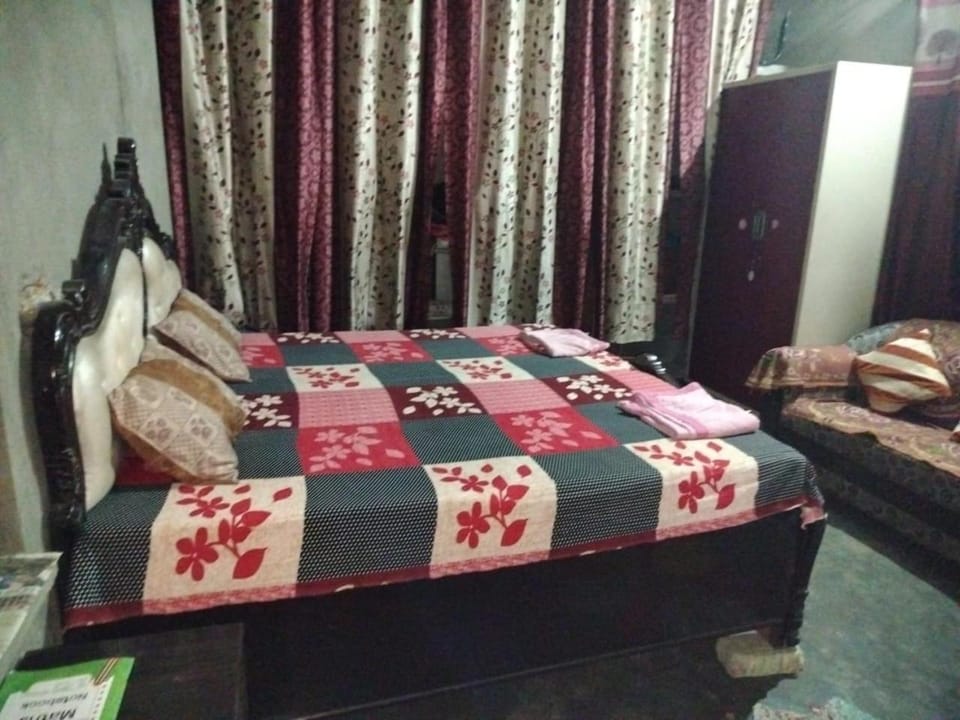 Raghunandan Homestay Vacation rental in Uttar Pradesh