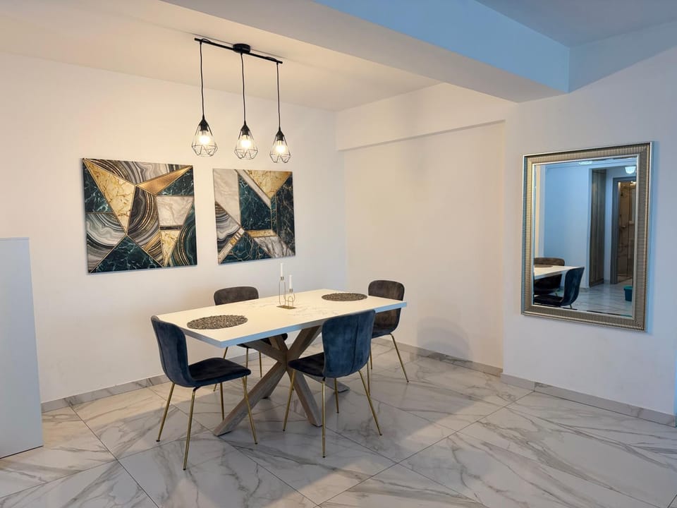 Piano Ap White Apartment in Craiova