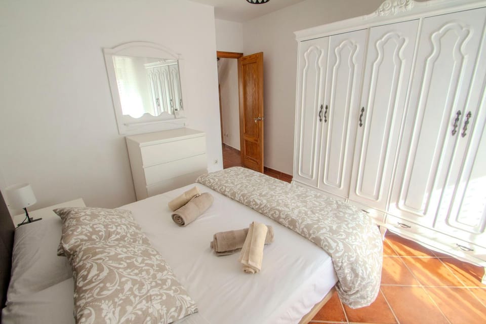 Bed, Photo of the whole room, Bedroom, towels, wardrobe