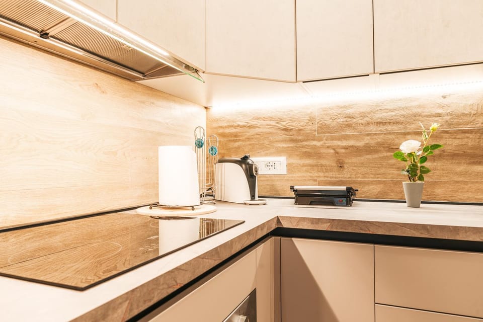 Coffee/tea facilities, Kitchen or kitchenette, minibar, oven, stove, toaster