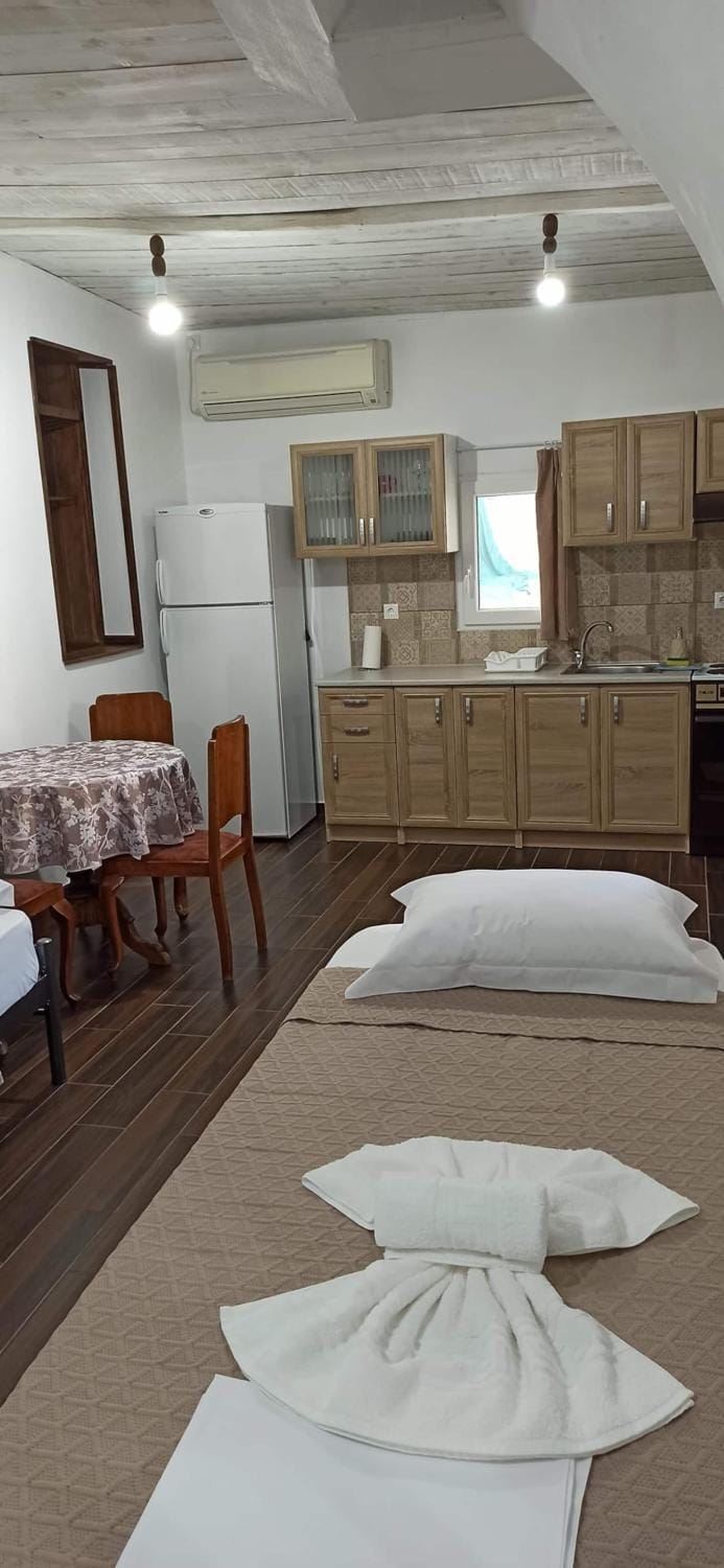 Eleonoras House Apartment in Leonidio