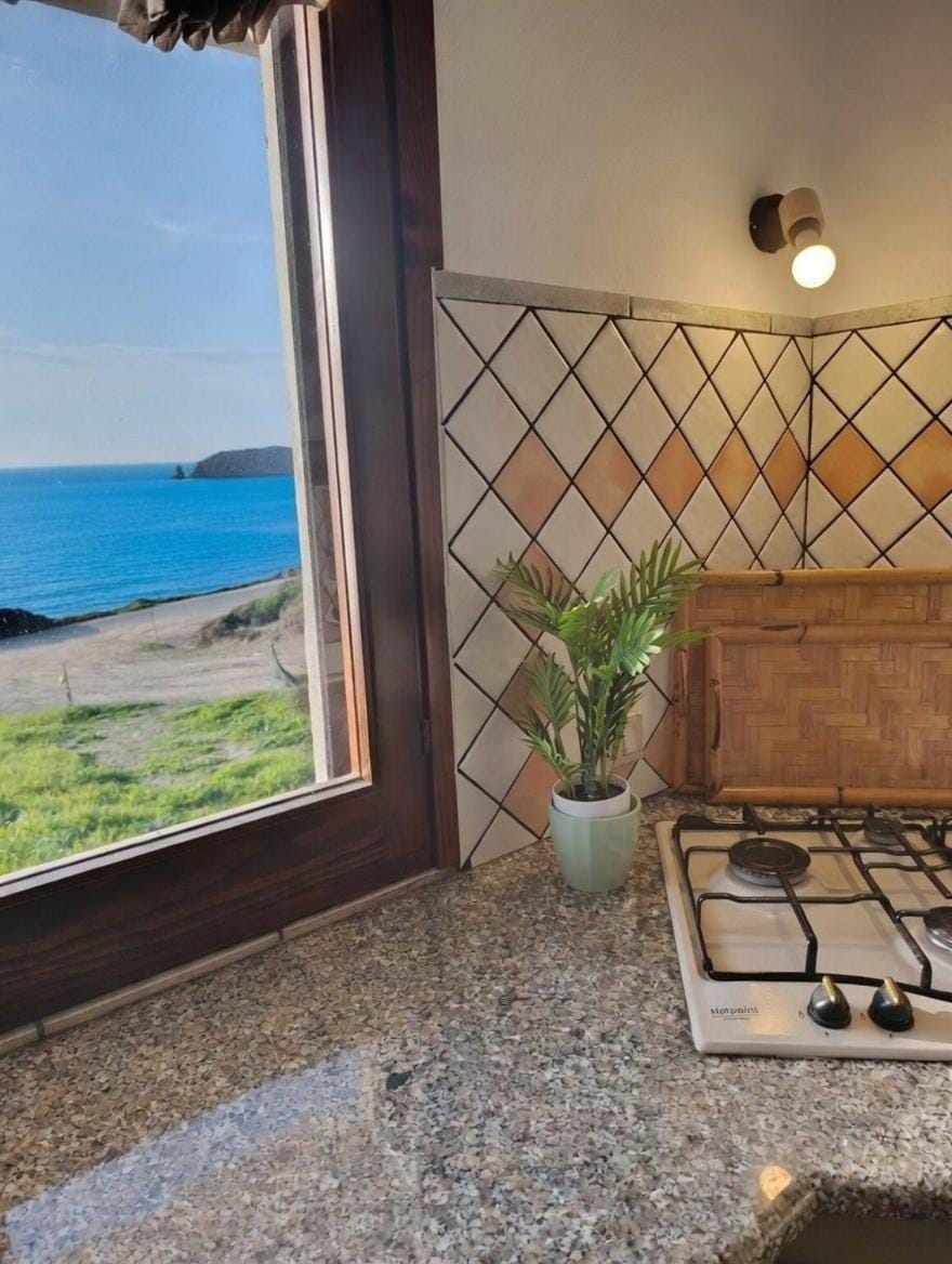Kitchen or kitchenette, Sea view