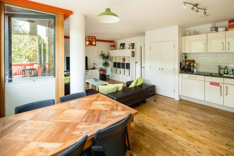 Kitchen or kitchenette, Living room, Seating area, Dining area