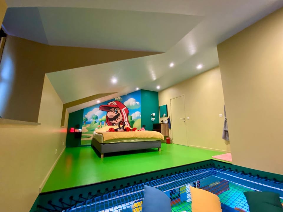 Photo of the whole room, Bedroom