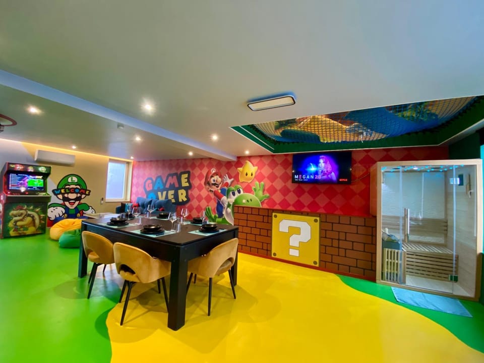 Game Room, Sauna, TV and multimedia, Dining area