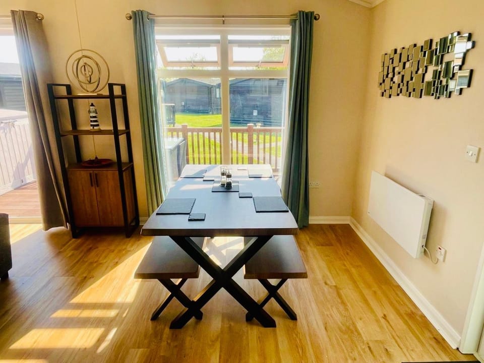 Dog Friendly Lodge in the Cotswolds! Campground/ 
RV Resort in Cotswold District