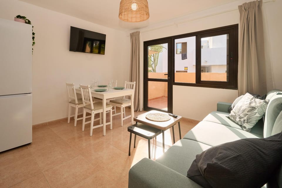 TV and multimedia, Living room, Seating area, Dining area