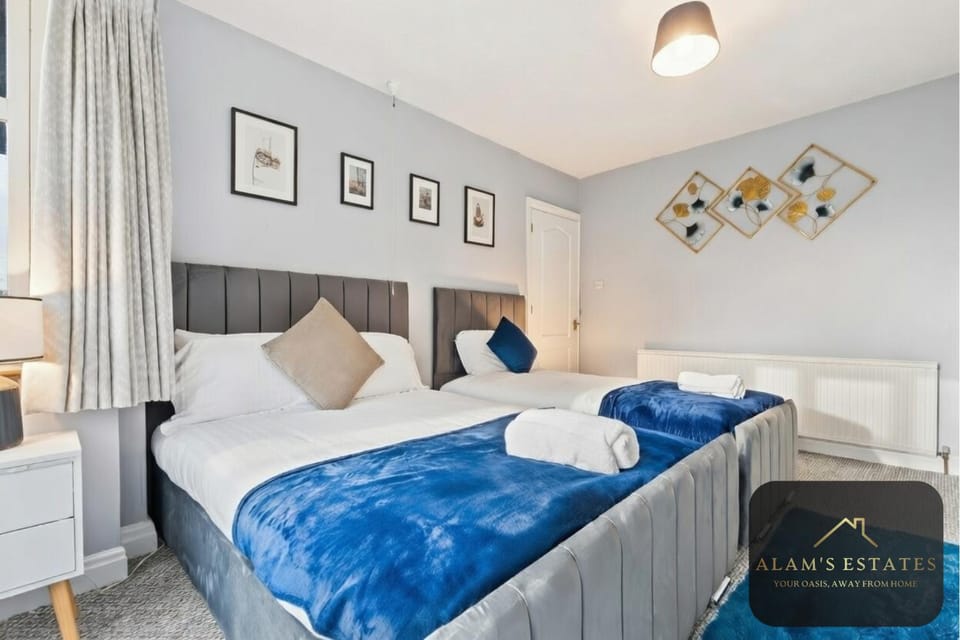 Roundhay Home 4-Bed with Free Parking WI-FI House in Leeds