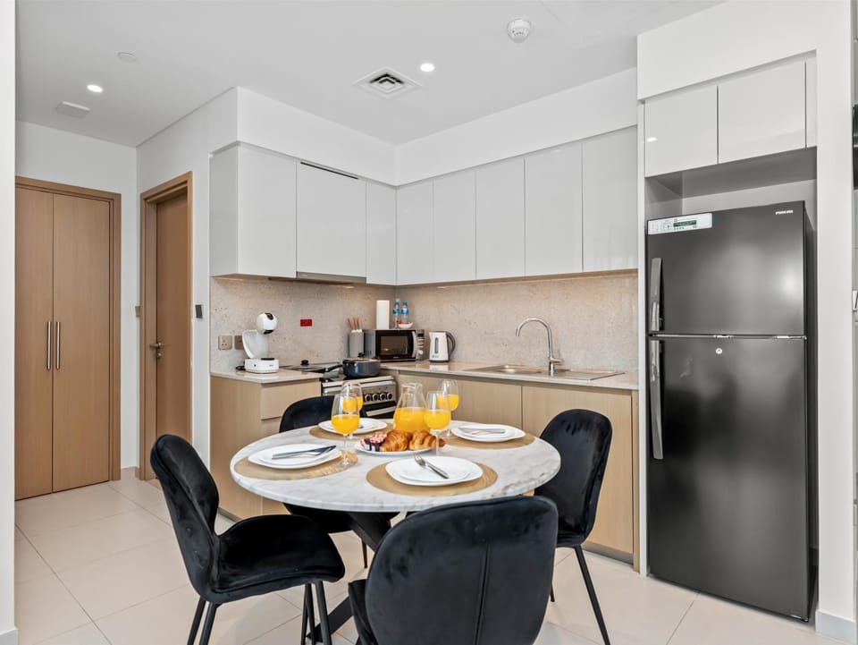 Coffee/tea facilities, Kitchen or kitchenette, Food and drinks, Dining area, Food, minibar, oven, pet friendly, stove, toaster