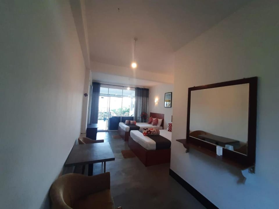 Bed, TV and multimedia, Photo of the whole room, Seating area, Bedroom