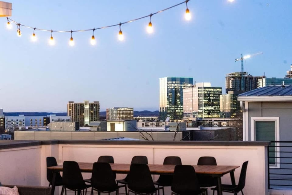 Gulch Downtown Skyline View Apartment in Nashville