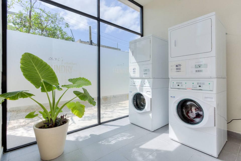 Property building, Restaurant/places to eat, Fitness centre/facilities, Area and facilities, Supermarket/grocery shop, Shopping Area, Swimming pool, Location, washing machine