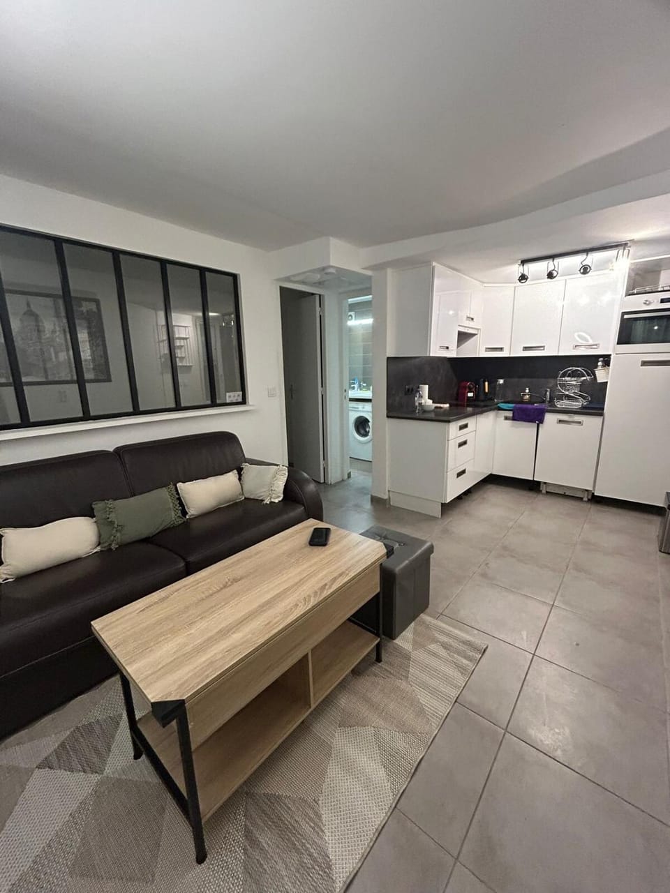 Kitchen or kitchenette, Living room, Seating area, Dining area