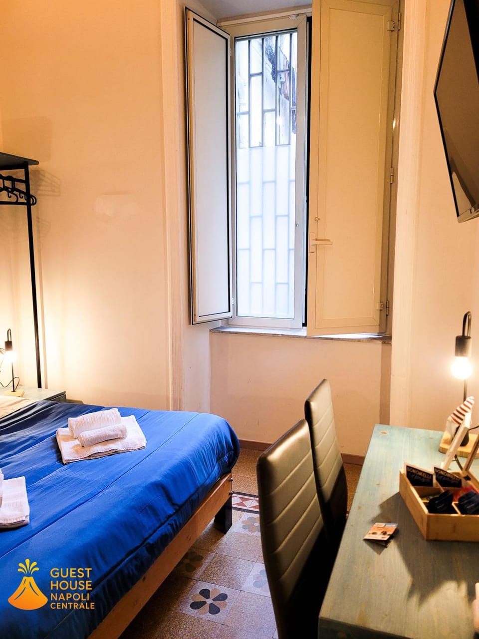 TV and multimedia, Photo of the whole room, Bedroom, Inner courtyard view, towels