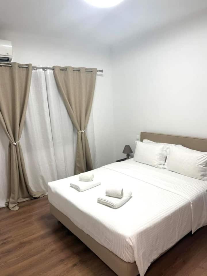 Acropolis Traditional Stoney Retreat House in Athens